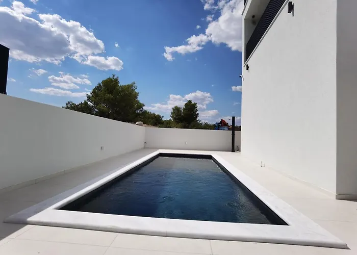 Emperor Exchange Villa Srima