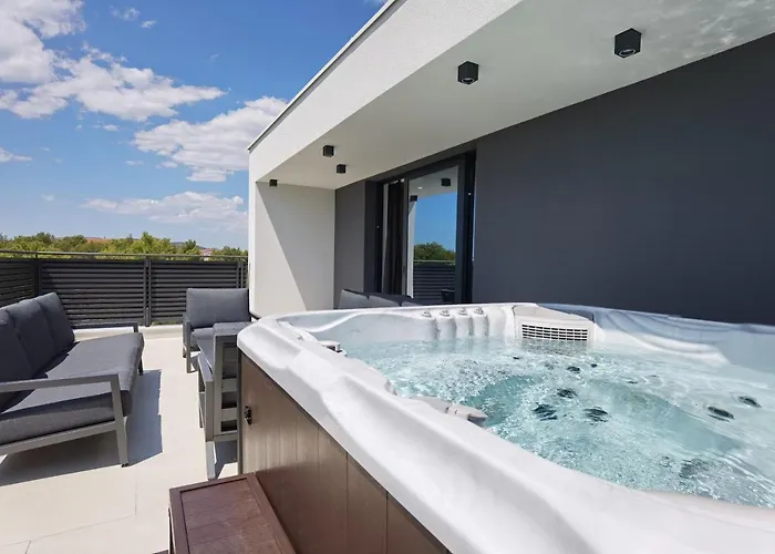 Villa Emperor Exchange Srima